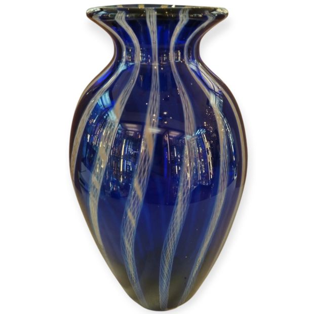 Vaso in Filigrana "Soffice Onda" – Vetro Soffiato Blu e Filo Bianco Artigianale H-31
